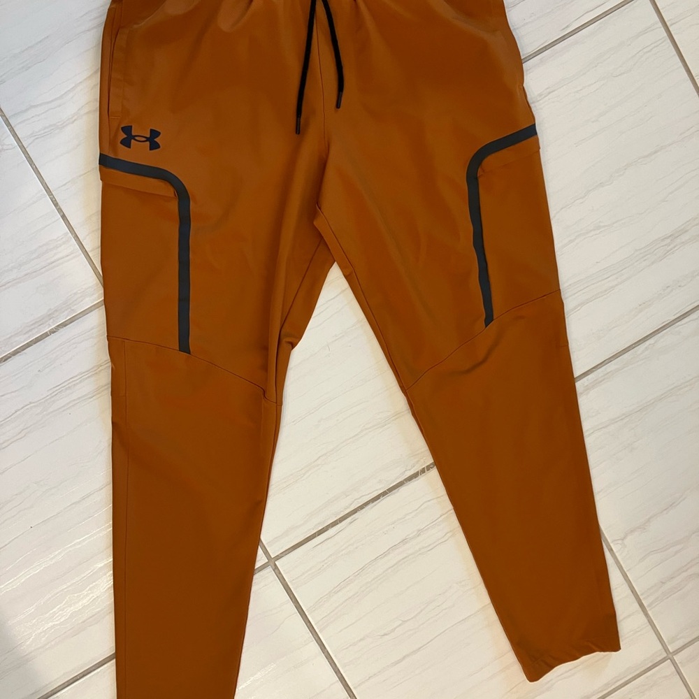 Men under Armour athletic pants light white burnt orange size XL